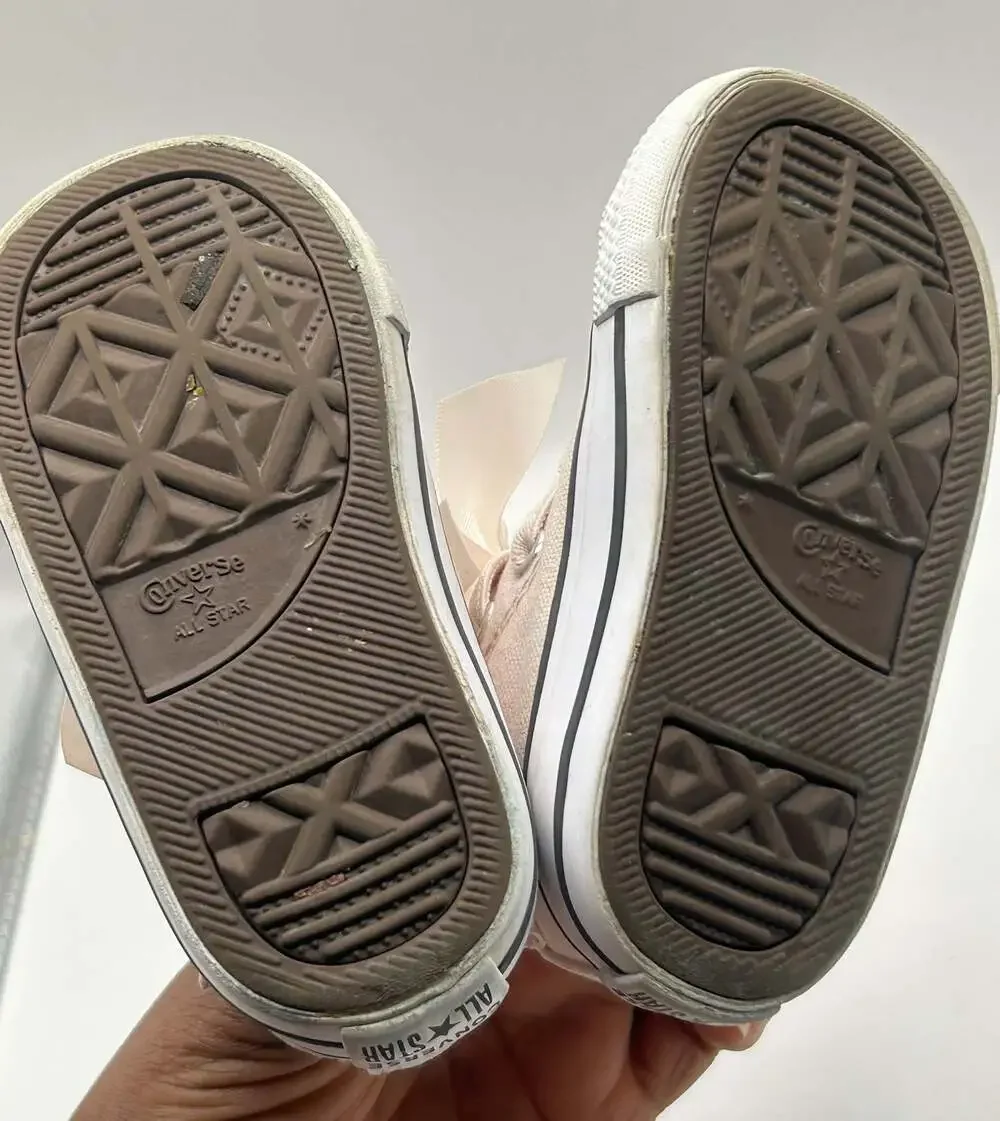 Converse Chuck Taylor All Star Easy-On Ruffles & Bows Toddler High Top Sneaker